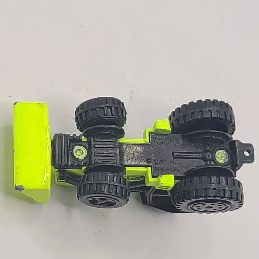 1991 Hot Wheels #103 Virtual Collection Tractor Fluorescent Yellow 1/64 Scale